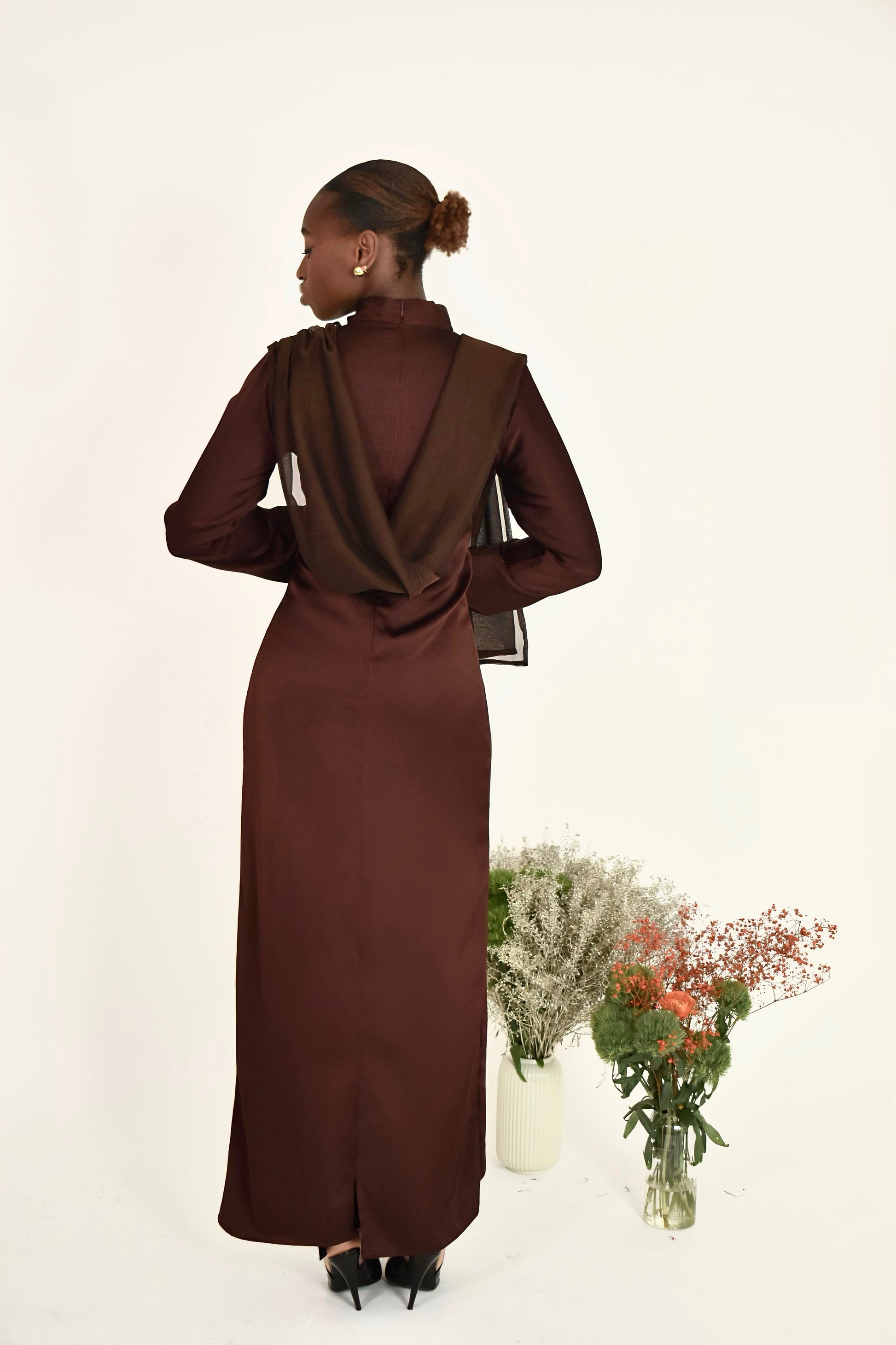 ROBE LONGUE SATIN DE SOIE COL MONTANT